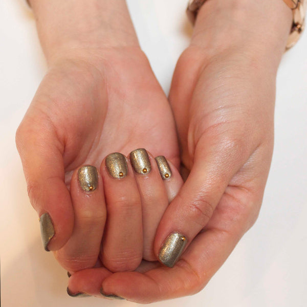 Metallic glitter gel nails