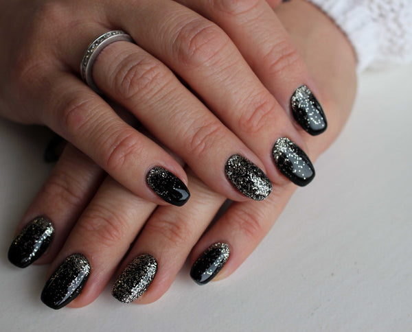 Sparkling glitter gel nails