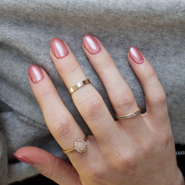 Pearly pink nail gel