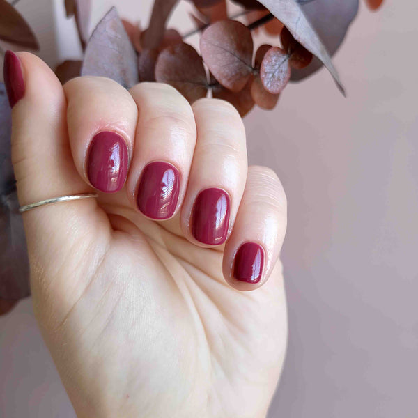 Maroon gel nails