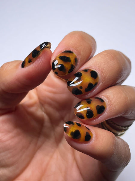 Tortoiseshell gel nails