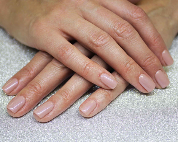 Shimmering pink manicure 